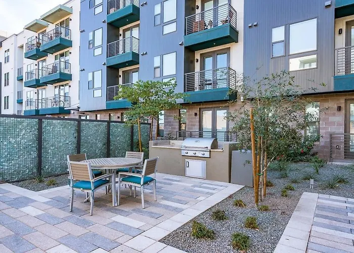 Modern Town Cozysuites *
