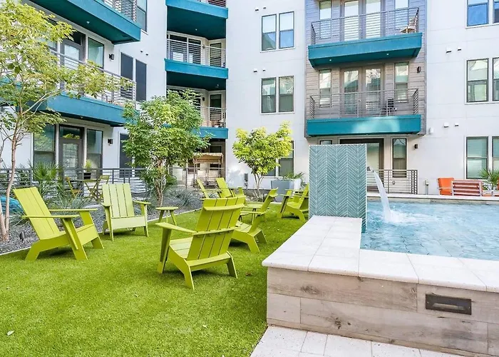 Modern Town Cozysuites Apartment